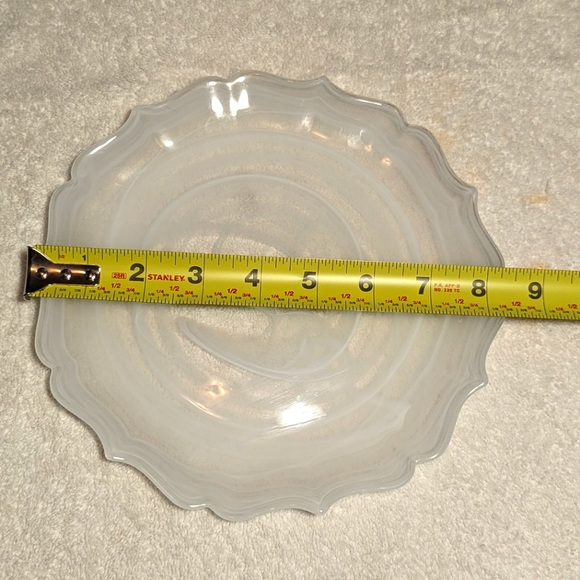 Plate By Artistic Accents Features A Beautiful Swirl Pattern On 8" Quality Glass - Picture 5 of 6